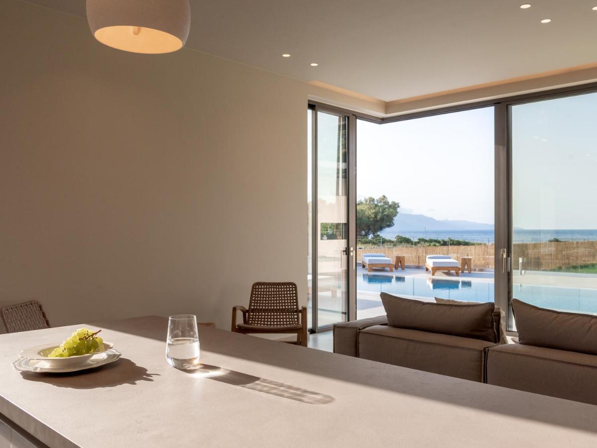 Artemis Seafront Villa, An Evanescence Sea Retreat, By Thinkvilla Tavronitis  Luaran gambar
