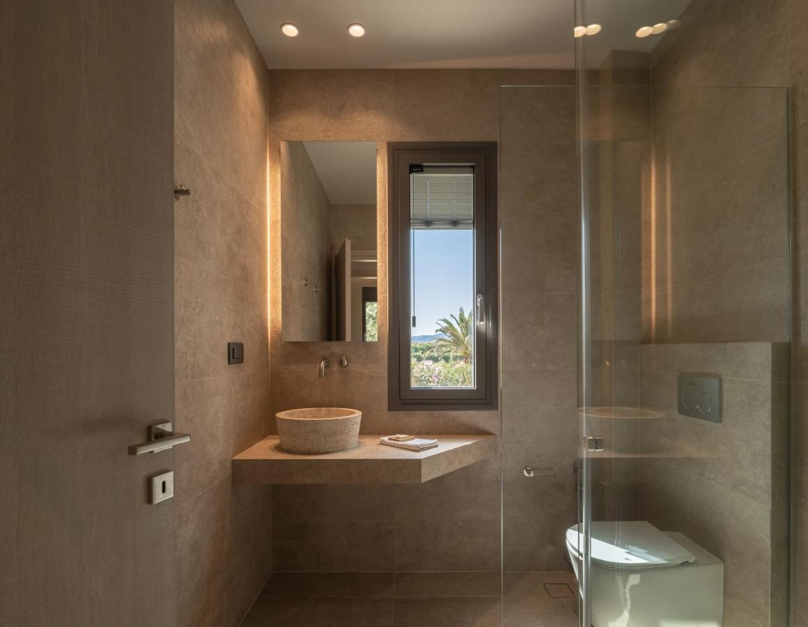 Artemis Seafront Villa, An Evanescence Sea Retreat, By Thinkvilla Tavronitis  Luaran gambar